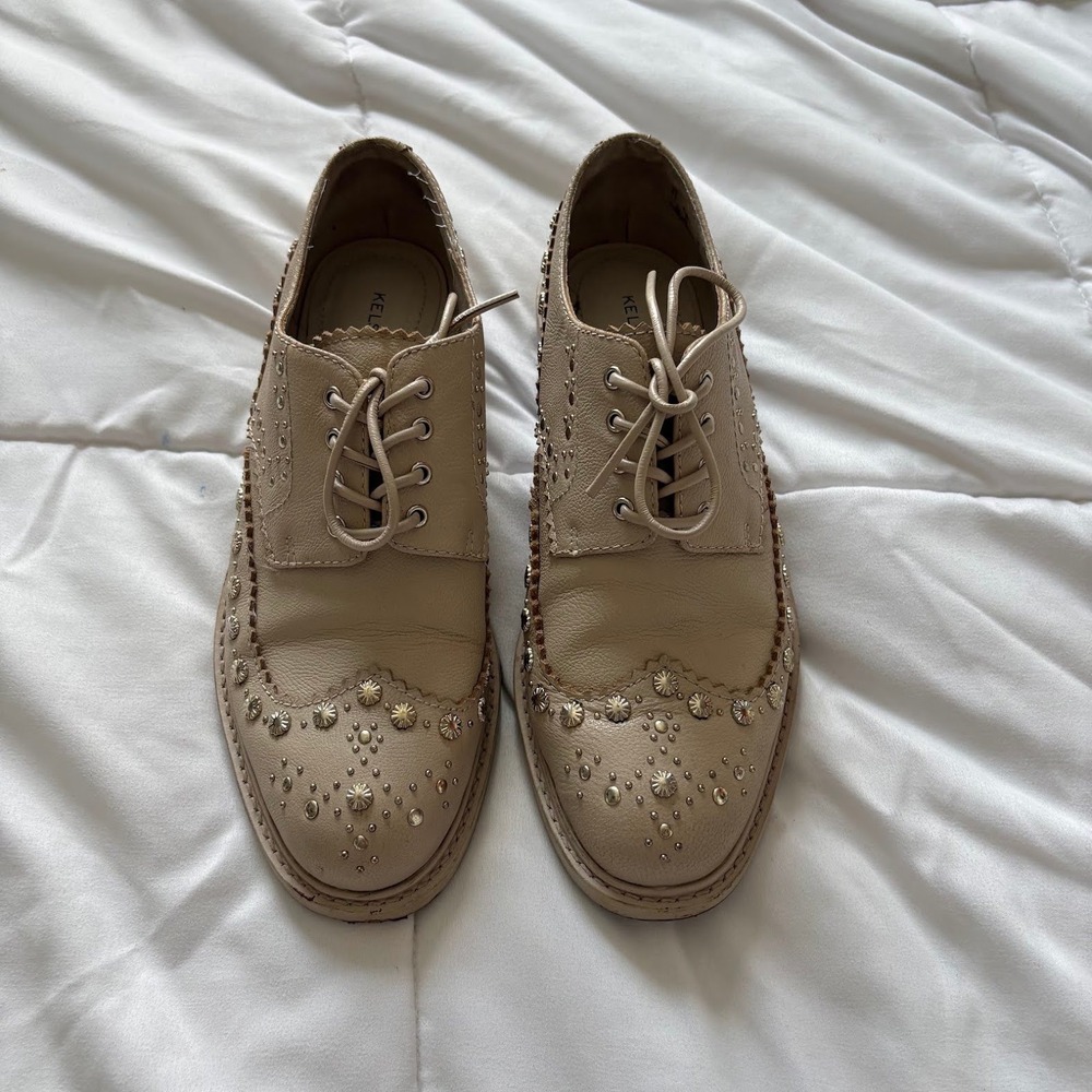 Kelsi Dagger Brooklyn Studded Leather Wingtip Oxford Lug Sole Beige Shoes 6.5